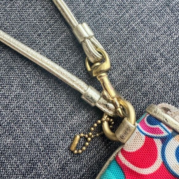 COACH Poppy Wristlet Multicolor Signature Print - Picture 8 of 10